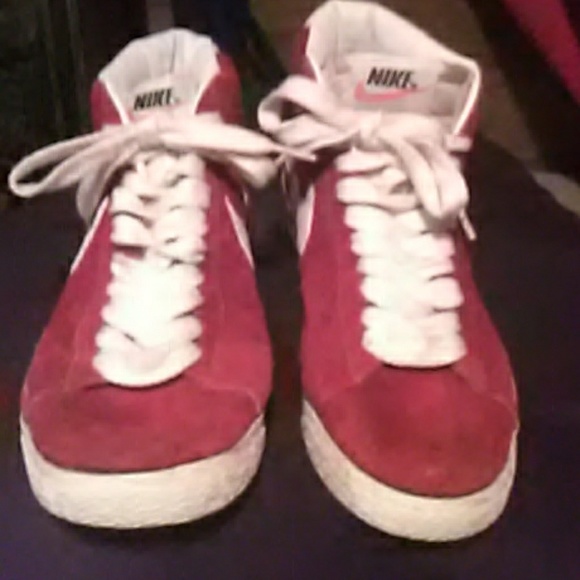 nike suede tennis shoes